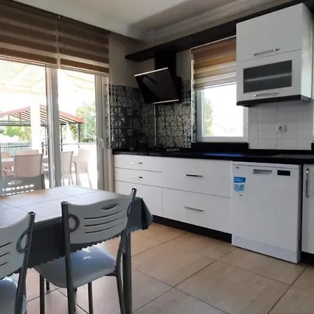 Beautiful 4-bed Beril With Private Pool ヴィラ オルタジャ